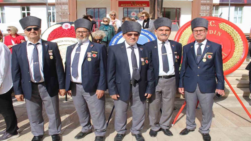 Aydın’da 29 Ekim kutlamaları çelenk sunma töreni başladı