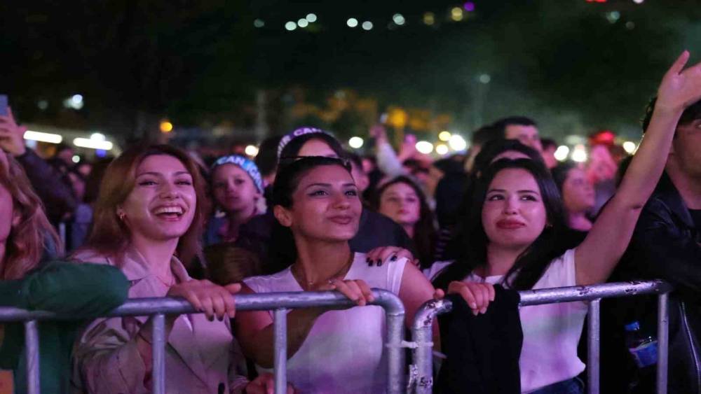 Başkan Çerçioğlu, sevilen sanatçıları gençlerle buluşturmaya devam ediyor