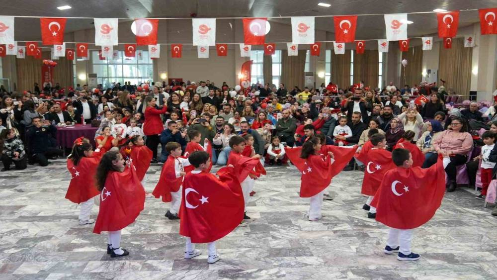 Efeler&rsquo;de Cumhuriyet Bayramı coşkusu
