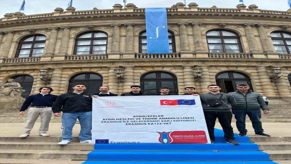 Aydınlı liselilerden elektrikli araç şarj istasyonu alanında uluslararası başarı