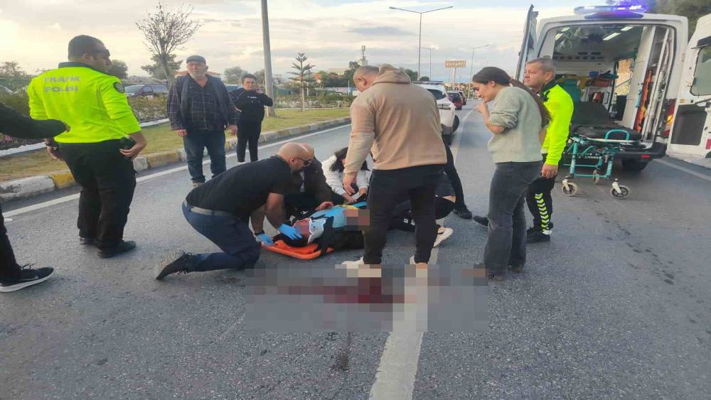 Motosiklet refüje çarptı: 1 ölü, 1 yaralı
