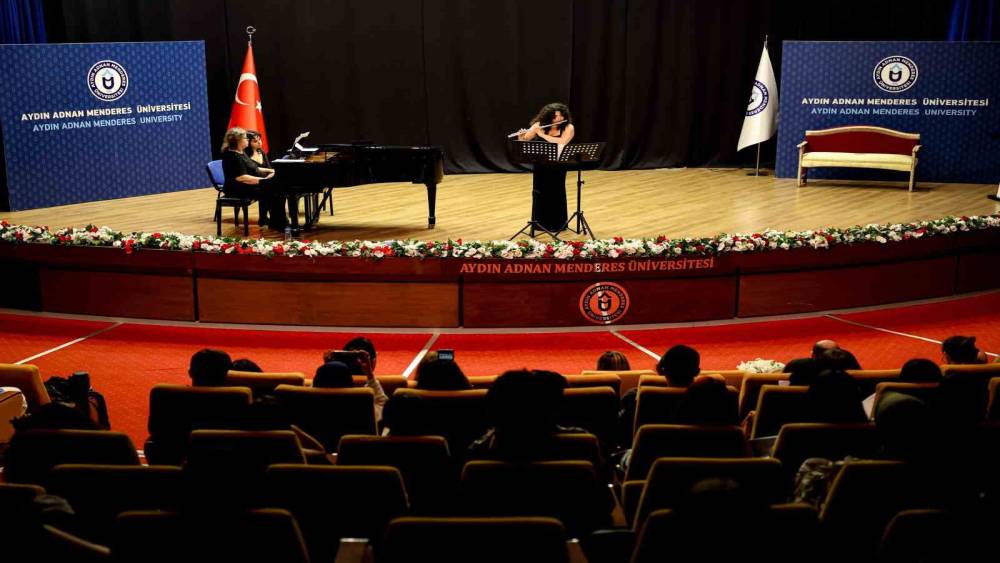 AD&Uuml;&rsquo;de &ouml;ğrencilerin konseri ilgi topladı
