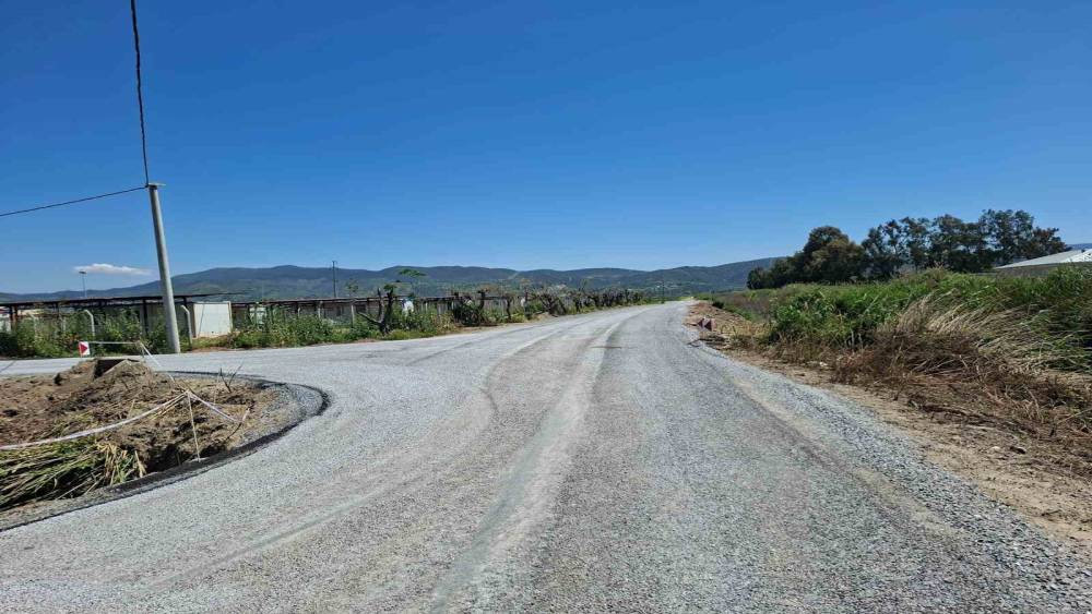 Efeler Belediyesi asfaltlama &ccedil;alışmalarını s&uuml;rd&uuml;r&uuml;yor
