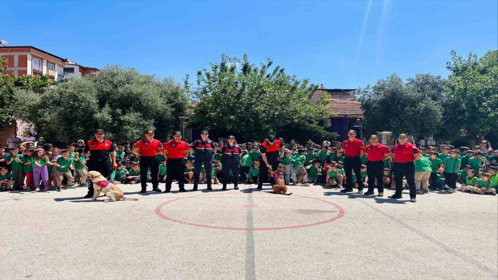 Aydın’da jandarma ekipleri ilkokul öğrencileriyle buluştu