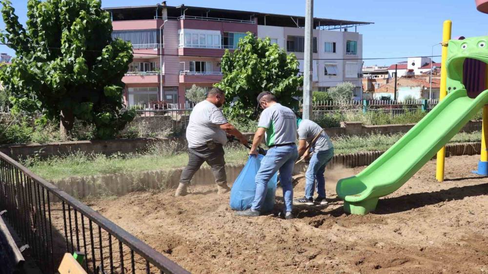 Nazilli&rsquo;de &ccedil;ocuk oyun ve spor alanları bakıma alındı
