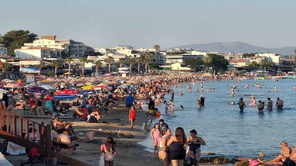 Didim sahillerini tatilciler doldurdu