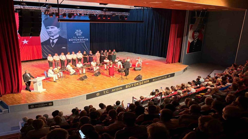 Didim&rsquo;de Şarkılar Ge&ccedil;idi İle Nostalji R&uuml;zgarı Esti