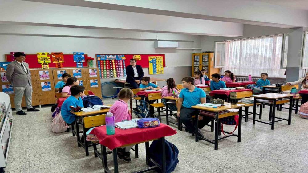 Bozdoğan&rsquo;da Kaymakam S&ouml;zen, &ouml;ğretmen ve &ouml;ğrencilerle bir araya geldi
