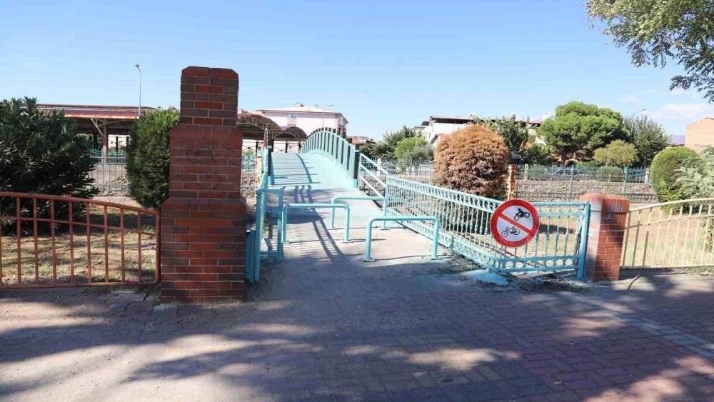 Nazilli Belediyesi&rsquo;nden Yeşil Mahalle&rsquo;de k&ouml;pr&uuml; g&uuml;venliğine yeni d&uuml;zenleme
