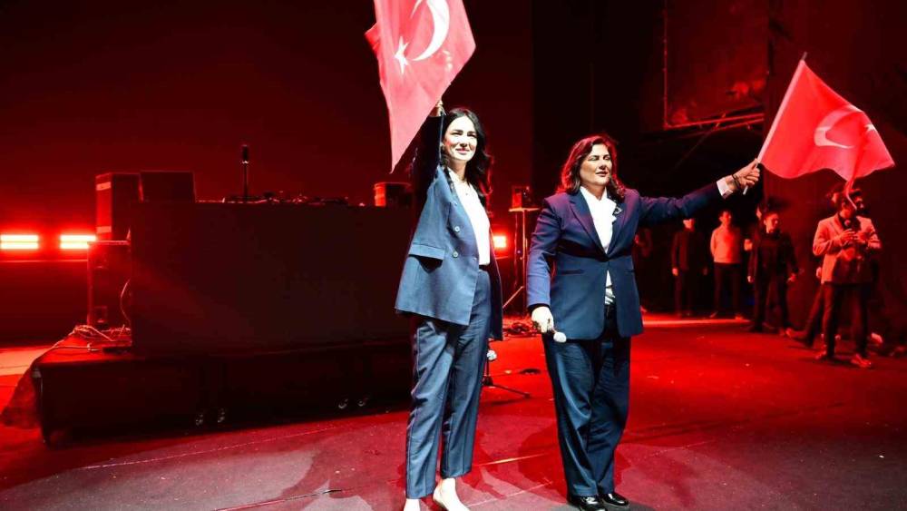 Aydın’da Cumhuriyet coşkusu: 60 bin kişi Aydınfest’in finalinde buluştu