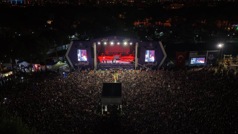 Aydın’da Cumhuriyet coşkusu: 60 bin kişi Aydınfest’in finalinde buluştu