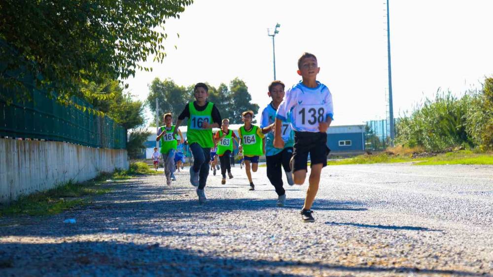 Aydın&rsquo;da kros heyecanına 281 sporcu katıldı
