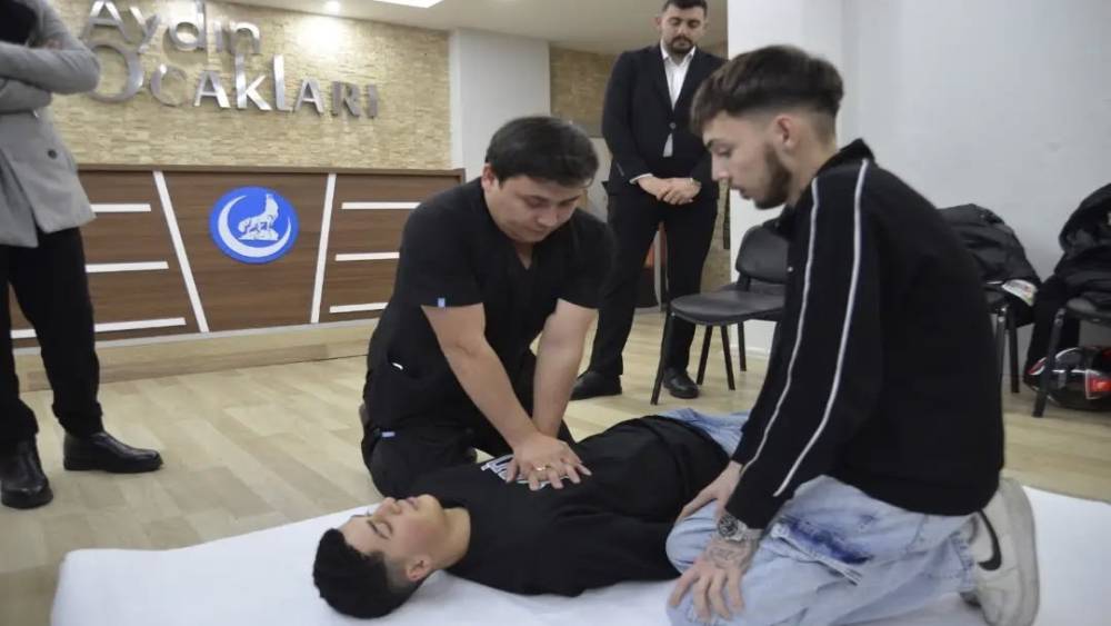 Gen&ccedil;ler acil ve ilk yardım konusunda bilin&ccedil;lendirildi