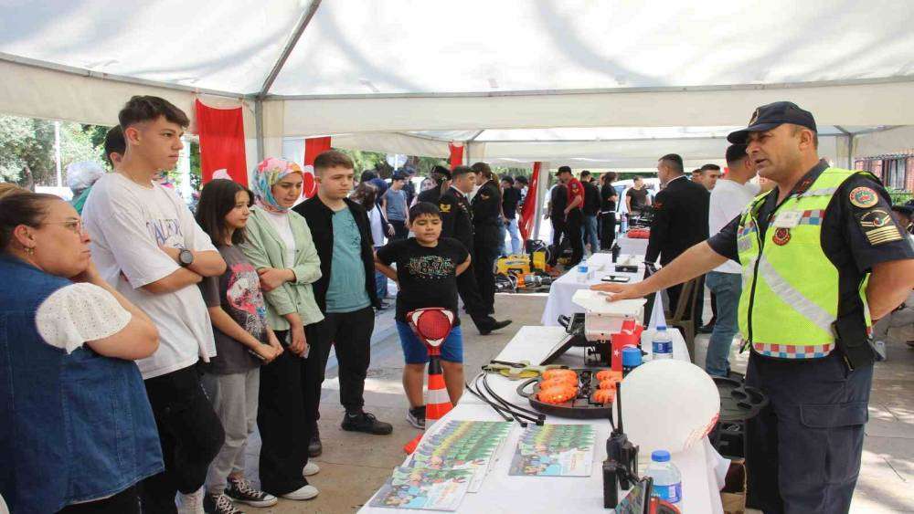 Aydın’da jandarma ekipleri öğrencilerle buluştu
