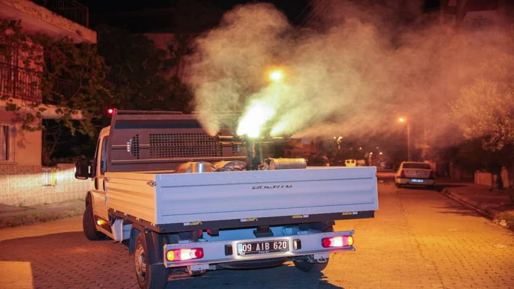 İncirliova&rsquo;da sivrisinek ve haşereye karşı mesai s&uuml;r&uuml;yor
