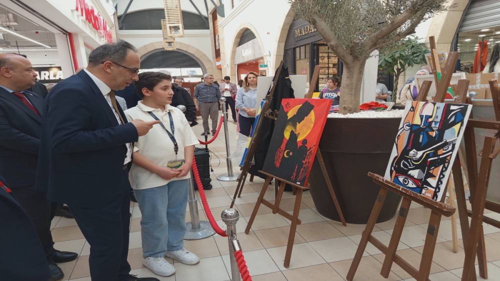 &Ouml;ğrencilerin yıl boyunca emek verdikleri eserler g&ouml;r&uuml;c&uuml;ye &ccedil;ıktı
