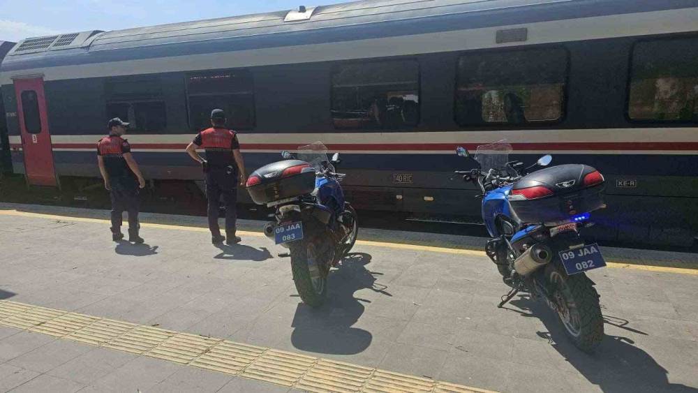 Buharkent’te öğrenciler jandarmayı tanıdı
