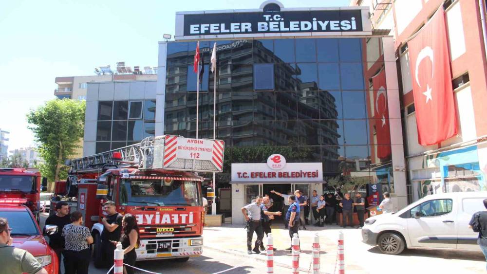 Efeler Belediyesi&rsquo;nde yangın paniği
