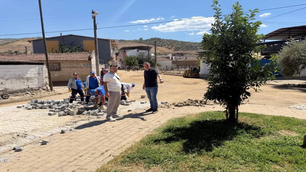 Yenipazar&rsquo;da parke taşı &ccedil;alışmaları s&uuml;r&uuml;yor

