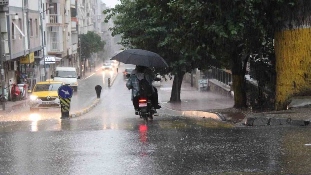 Aydın&rsquo;da sağanak yağış etkili oldu
