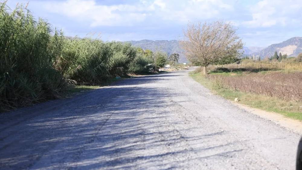 İncirliova Sınırteke’de yol genişletme çalışması yapılıyor