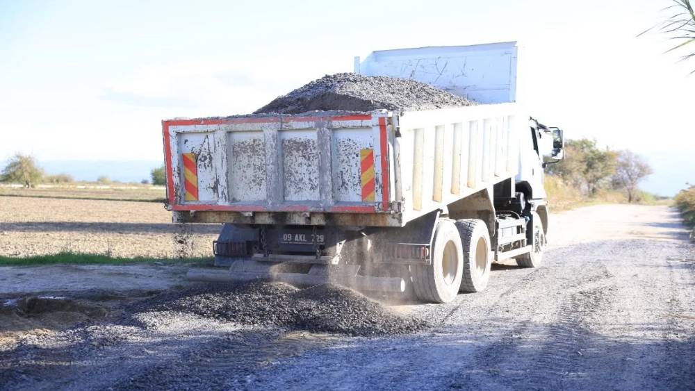 İncirliova Sınırteke’de yol genişletme çalışması yapılıyor