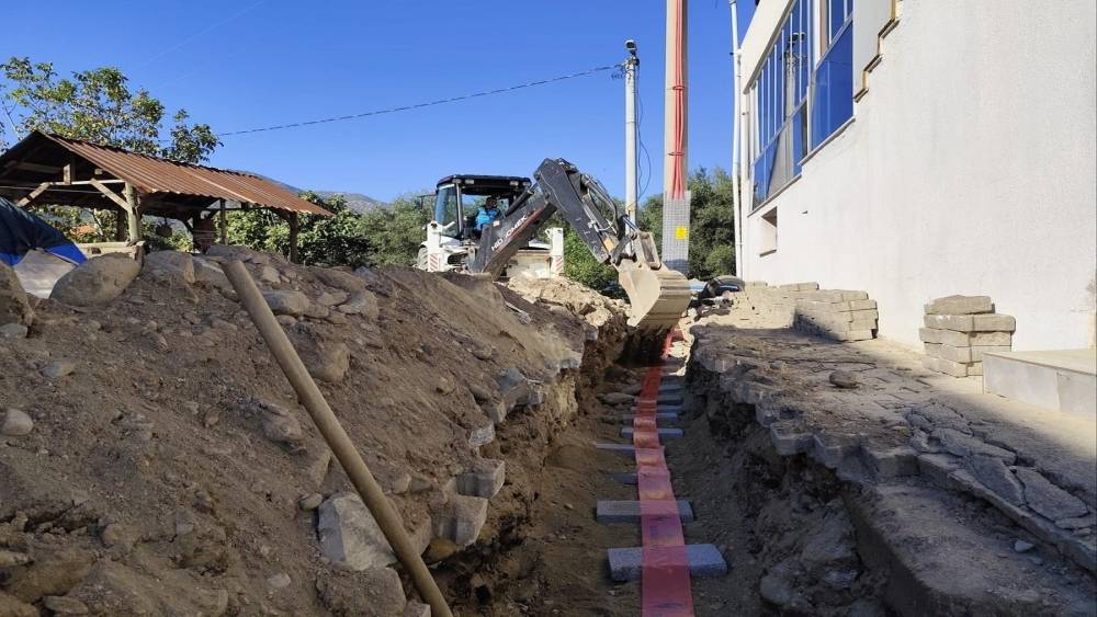 Buharkent’te yol genişletme çalışmaları sürüyor