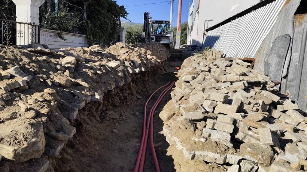 Buharkent’te yol genişletme çalışmaları sürüyor