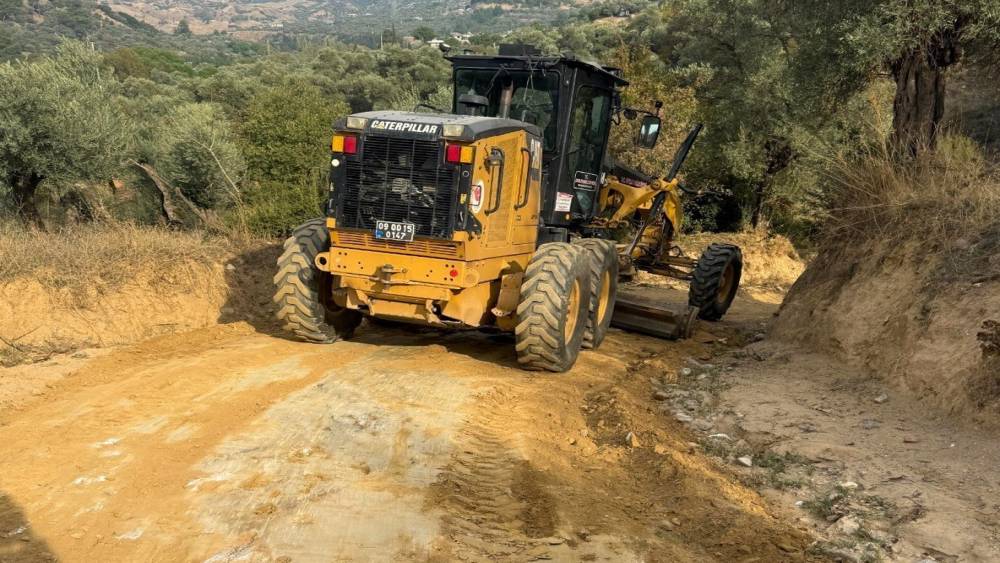Efeler&rsquo;de hasar g&ouml;ren tarım arazi yolları a&ccedil;ılıyor
