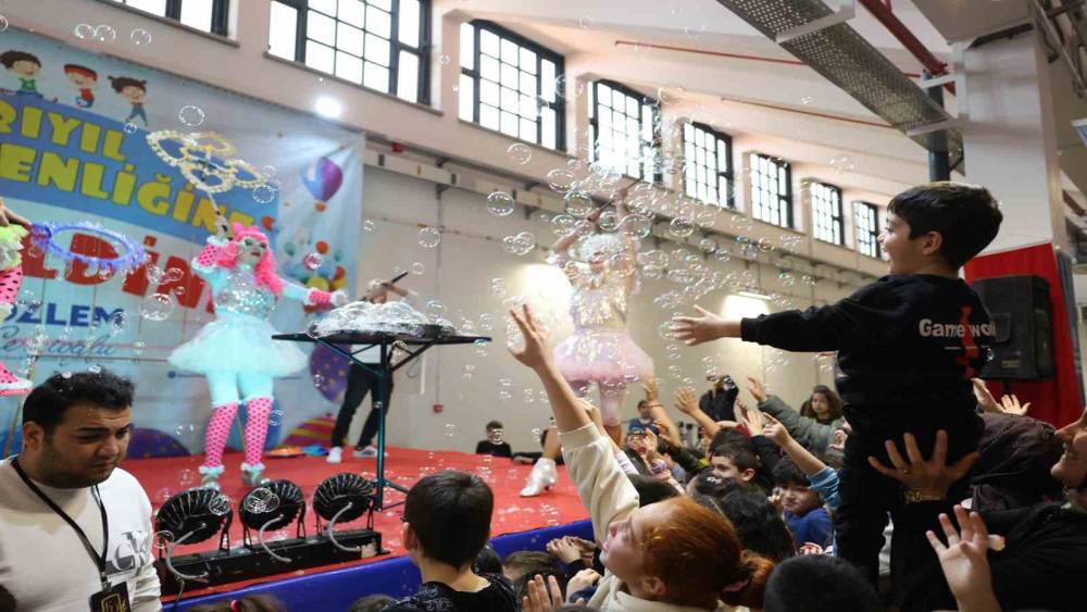 Aydın B&uuml;y&uuml;kşehir Belediyesi&rsquo;nden Efeler&rsquo;de yarıyıl karne şenliği