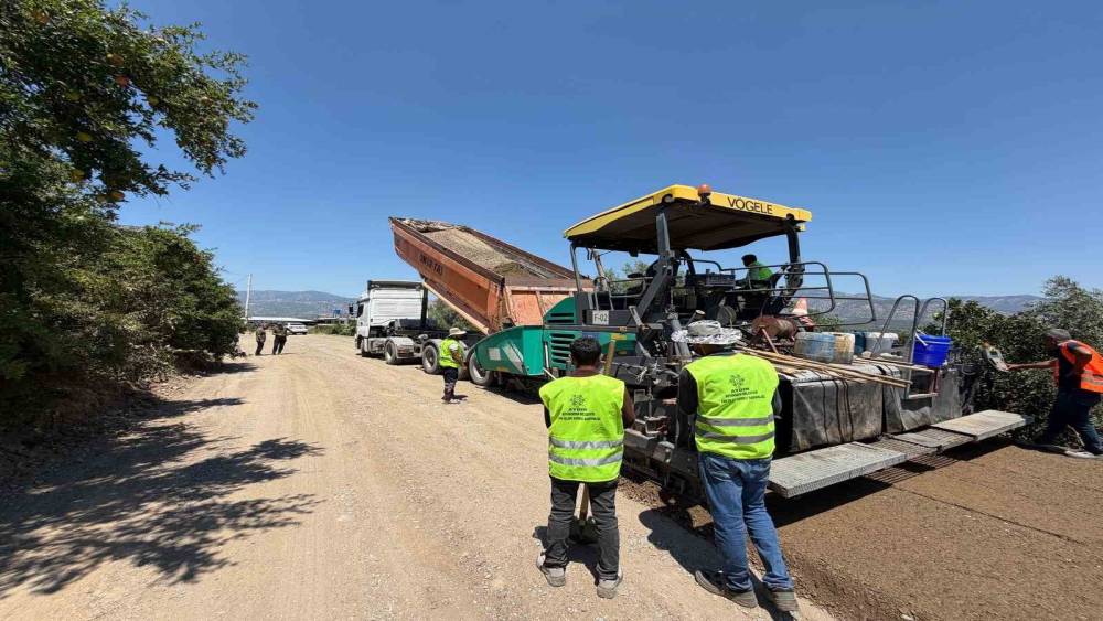 Aydın B&uuml;y&uuml;kşehir Belediyesi&rsquo;nin yol &ccedil;alışmaları 17 il&ccedil;ede eş zamanlı s&uuml;r&uuml;yor
