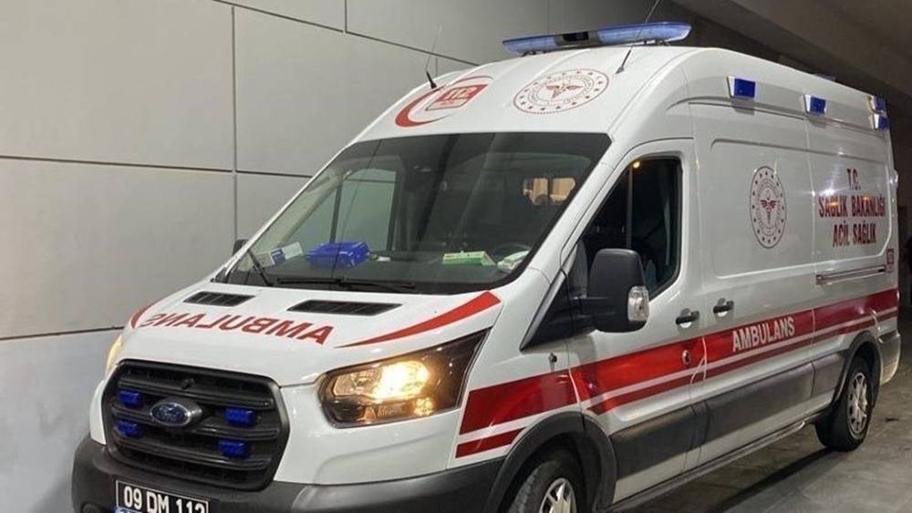 Sürücüsünün direksiyon hakimiyetini kaybettiği otomobil takla attı: 4 yaralı
