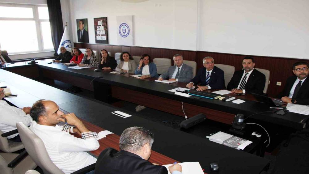 ADÜ’DE MESLEK YÜKSEKOKULLARI ELE ALINDI