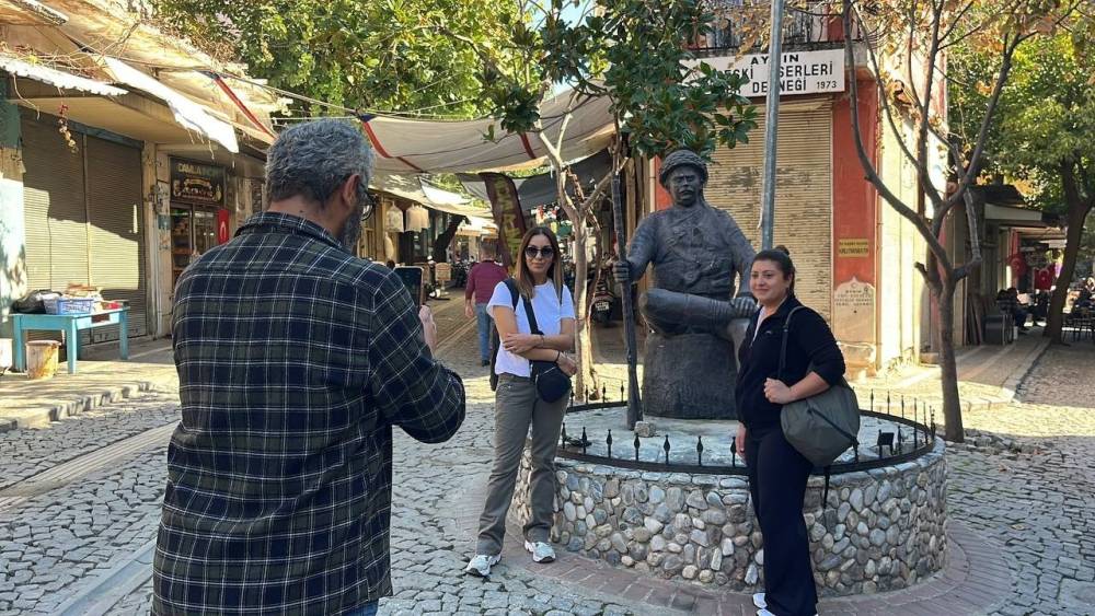 Yunanlıları kendi silahlarıyla vuran İsmail Efe’nin heykelindeki kama çalındı