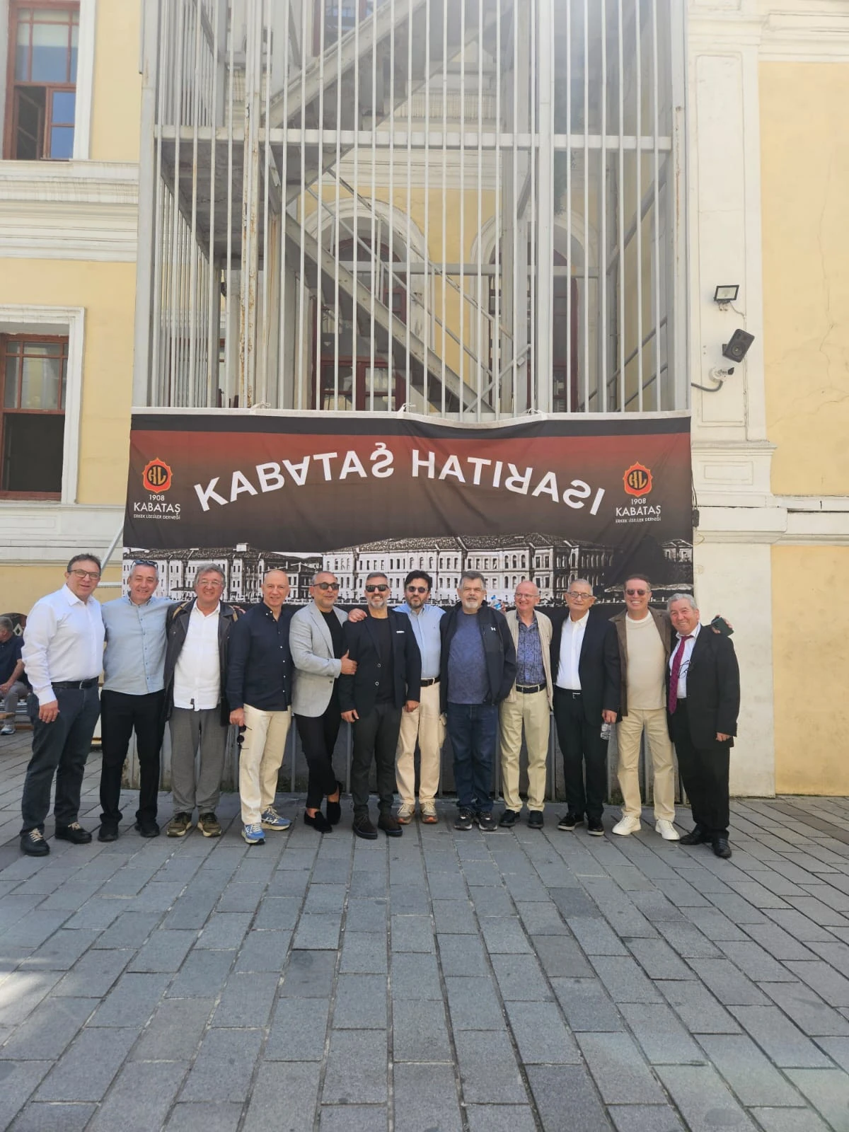 &ldquo;41 KERE MAŞALLAH &rdquo;: KABATAŞLILAR ONUR T&Ouml;RENİNDE YILLARI DEĞİL HAFIZAYI BULUŞTURDU 