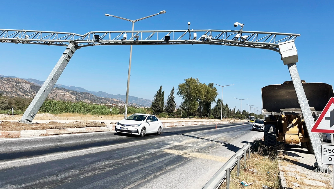Açık unutulan damper, PTS direğine çarptı