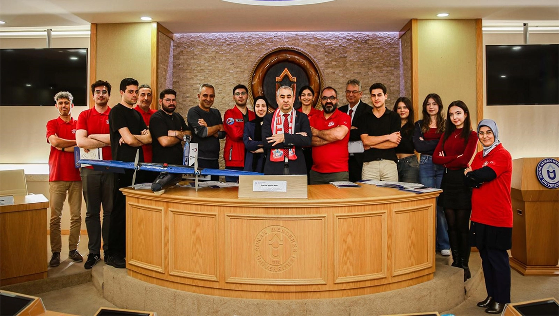 ADÜ REKTÖRÜ PROF. DR. KENT TEKNOFEST 2025 FİNALİSTLERİ İLE BİR ARAYA GELDİ