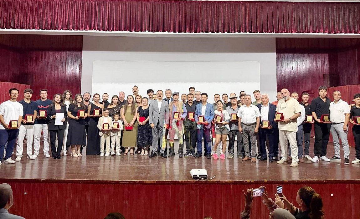 At&ccedil;a &Ccedil;omaklı Ovası Katliamı kısa filminin ilk galası yoğun katılımla ger&ccedil;ekleştirildi