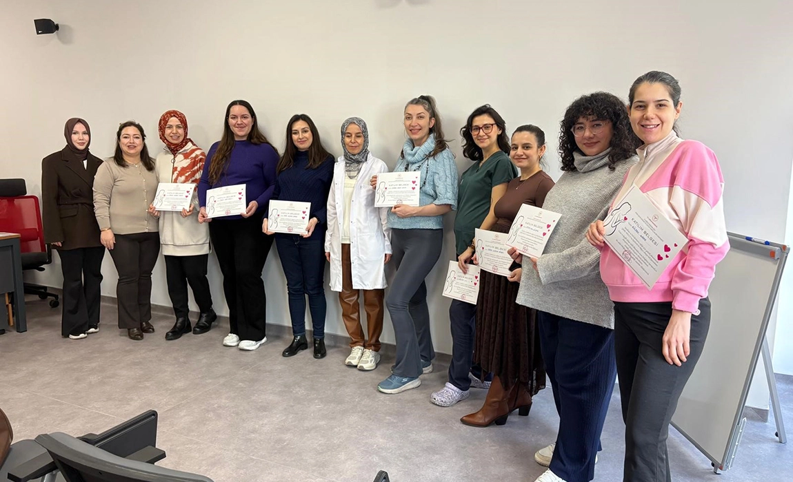 Aydın Şehir Hastanesi Gebe Okulu&rsquo;nun ilk mezunları belgelerini aldı