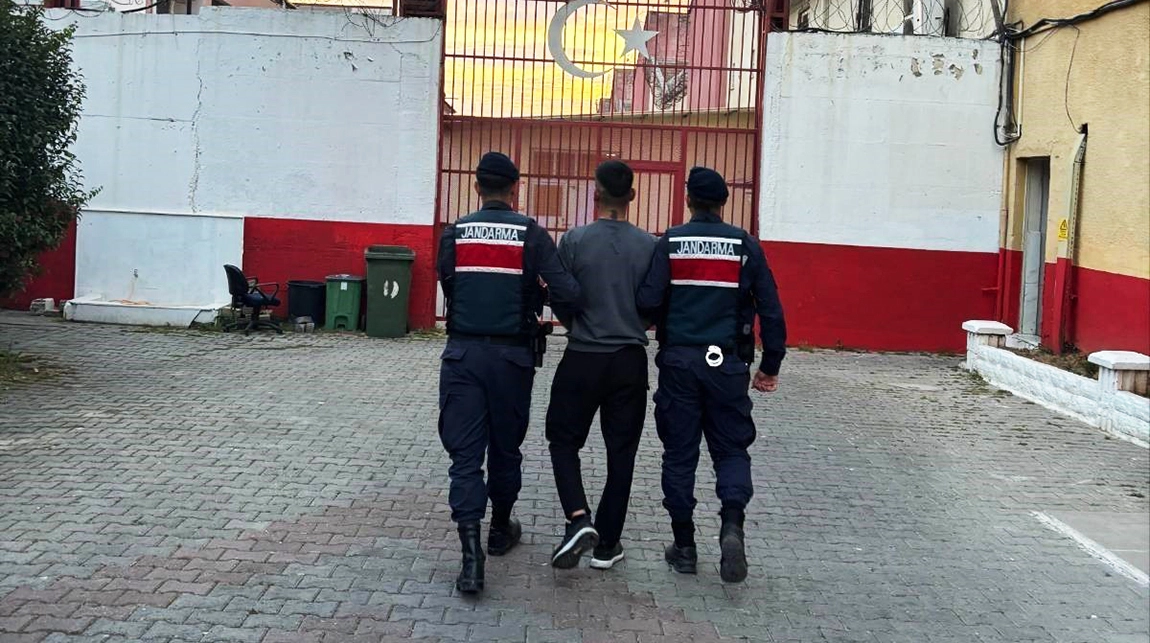 Aydın&rsquo;da aranan 2 h&uuml;k&uuml;ml&uuml; jandarmaya takıldı