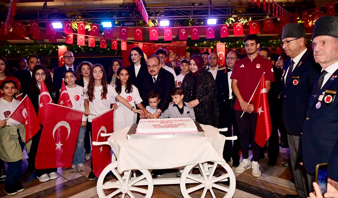 AYDIN’DA CUMHURİYET COŞKUSU RESEPSİYONLA TAÇLANDI