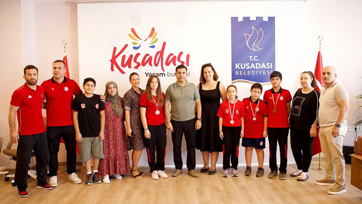 BAŞARILI GÜREŞÇİLERDEN BAŞKAN ÖMER GÜNEL’E ZİYARET