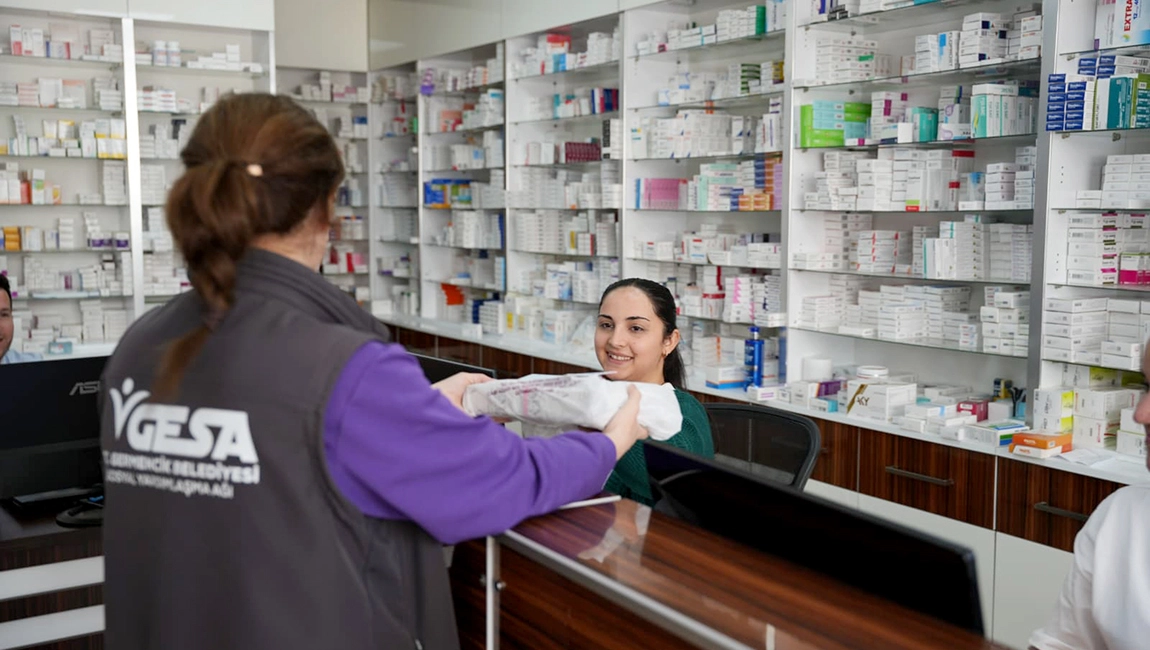 Başkan Zencirci, eczane teknisyenlerini unutmadı