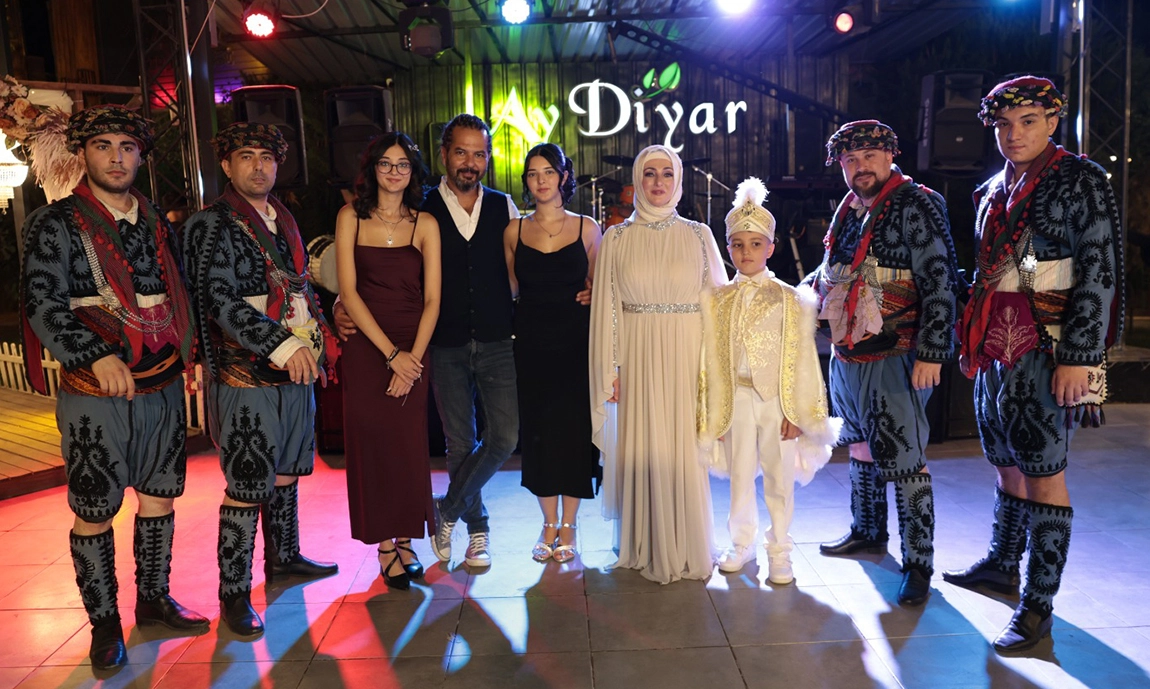 BERNA ÇÖLLÜ, OĞLU ÖMER MERT'İN SÜNNET DÜĞÜNÜNE EV SAHİPLİĞİ YAPTI
