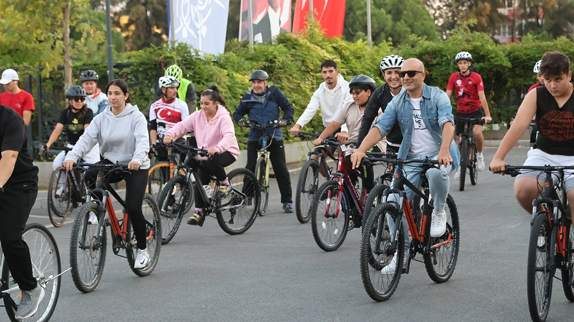 BİSİKLET TURUYLA SAĞLIKLI YAŞAM VE SPOR KÜLTÜRÜNE DİKKAT ÇEKTİLER