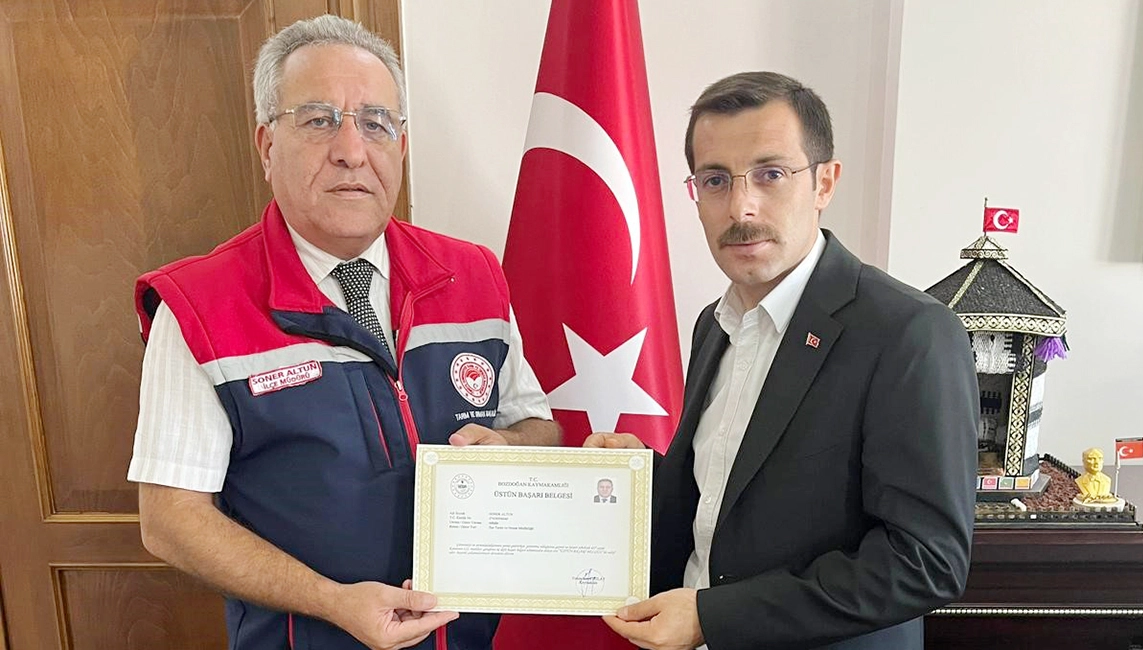 Bozdoğan İlçe Tarım Müdürüne Üstün Başarı Belgesi
