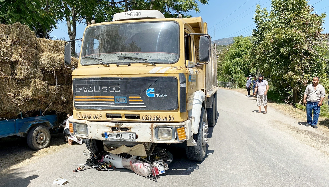 Bozdoğan’da kamyon ve motosiklet çarpıştı: 1 yaralı