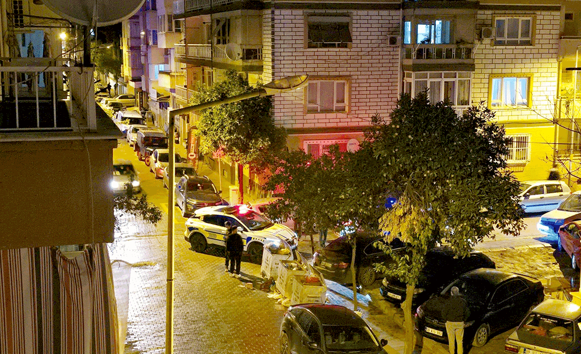 &Ccedil;ocuklara &ccedil;arpıp ka&ccedil;tı, plakasını &ccedil;&ouml;p poşetiyle gizledi