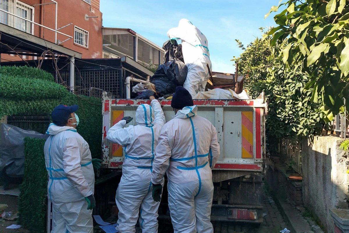 Efeler Belediyesi&rsquo;nden &Ccedil;&ouml;p Evlerde Kapsamlı Temizlik &Ccedil;alışması