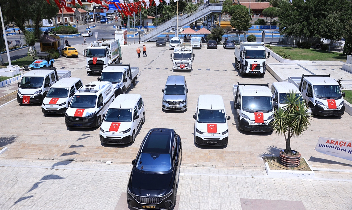 İNCİRLİOVA BELEDİYESİ 10 YENİ HİZMET ARACINI TANITTI